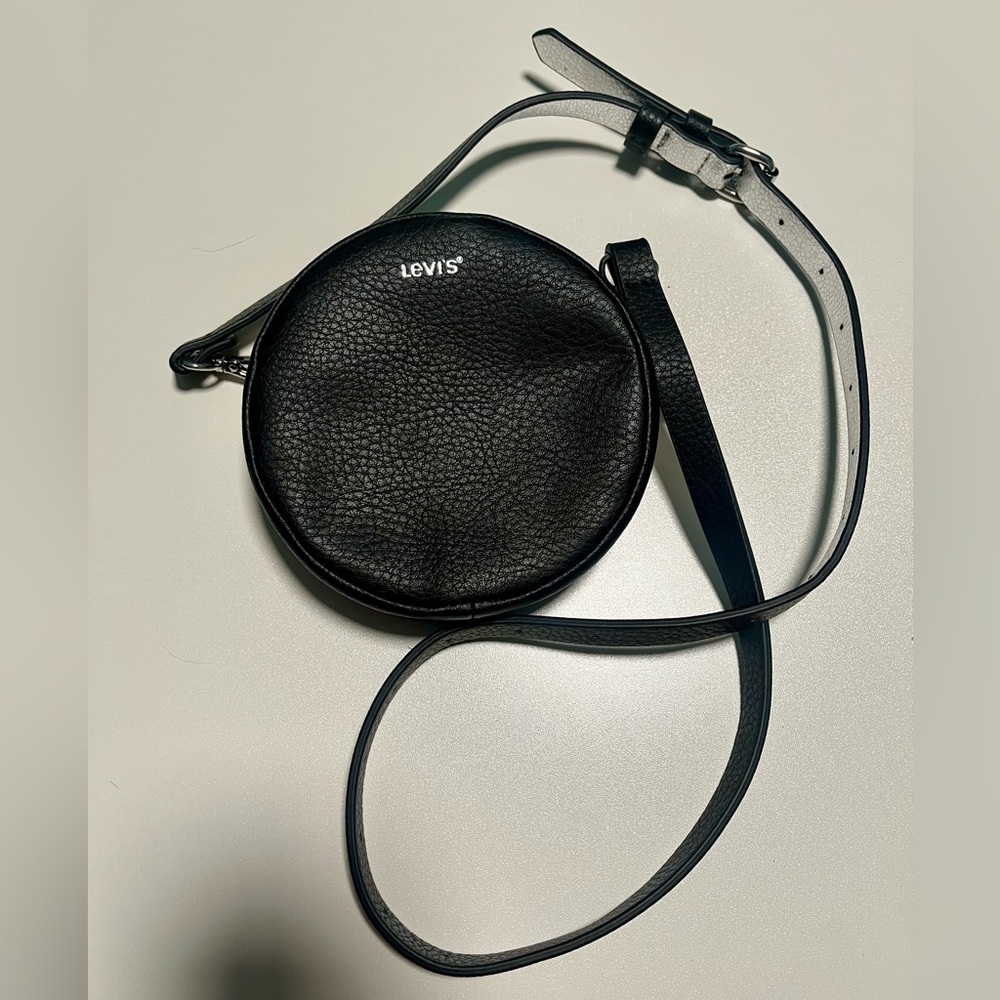 Levi's Black Round Crossbody Bag like new
